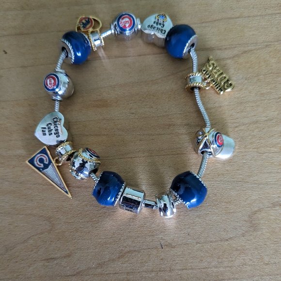 Chicago Cubs Fan Bracelet - Picture 1 of 4